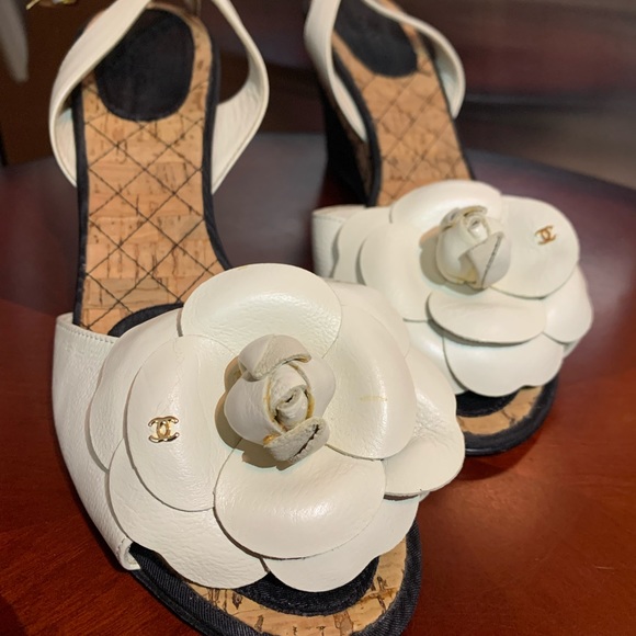 CHANEL - Picture 1 of 4